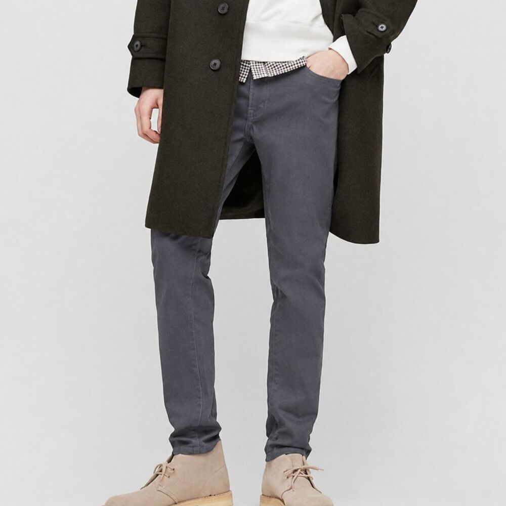 Uniqlo Ultra Stretch Color Jeans in Grey